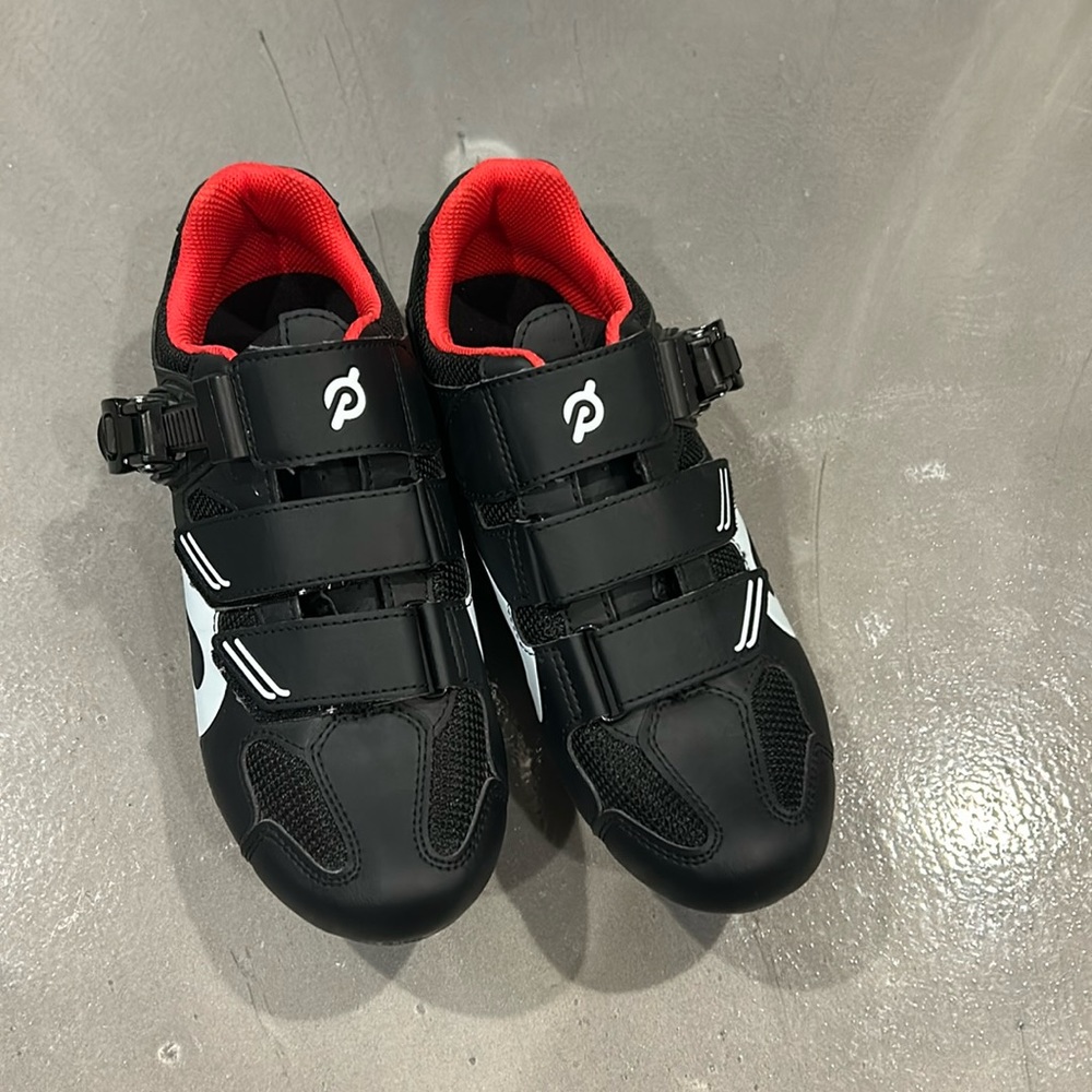 Gently used peloton bike shoes
